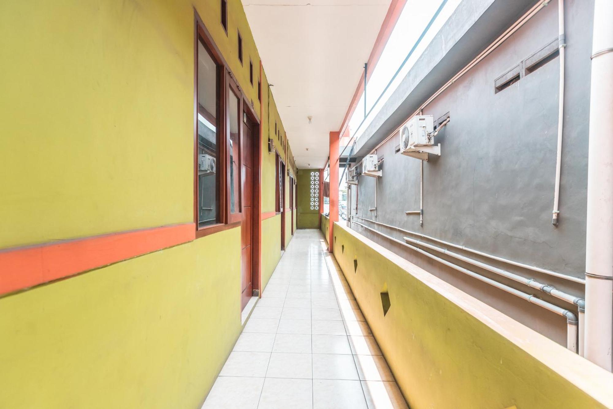 בקאסי Oyo Living 1756 Amira Guest House מראה חיצוני תמונה